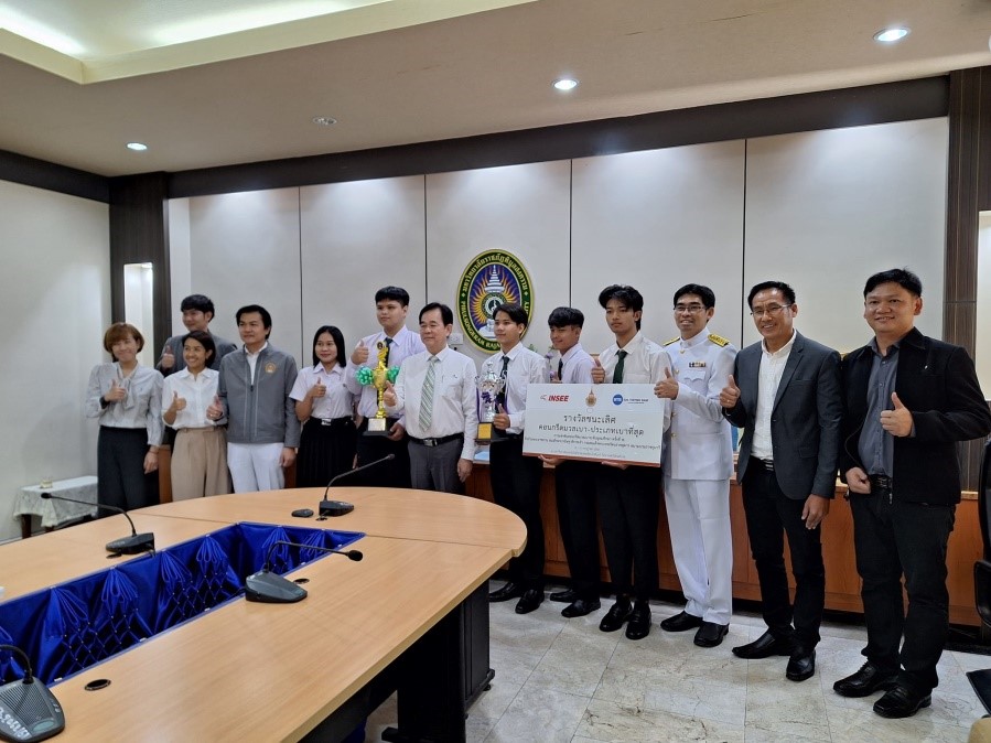 President of Pibulsongkram Rajabhat University, congratulated students who are awards winner from the Faculty of Industrial Technology led by Associate Professor Dr. Sanit Pinsakul, Dean of the Faculty of Industrial Technology and the administrators of the logistics curriculum and civil engineering disciplines
